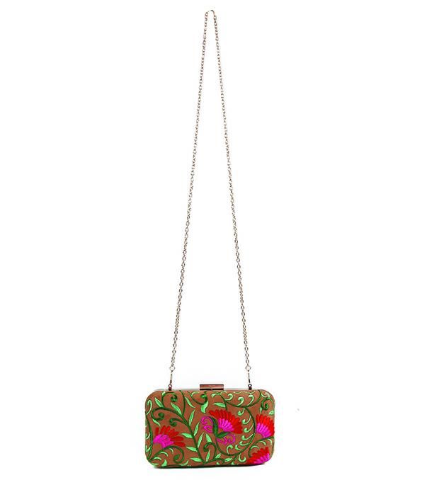 Sobre fiesta 20.5x12 rígido con bordado flores x1u