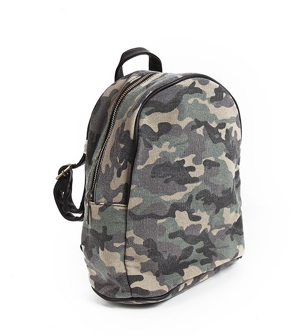Mochila camuflada 23X24 x1u