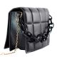 Cartera mini matelasse cuadrado con cadena pvc 18.5x5.5x13cm x1u