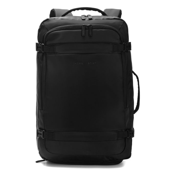 Mochila Travel Skora Bs As Negra 18 pulg compartimento acolchado portanotebook,expandible, bolsil