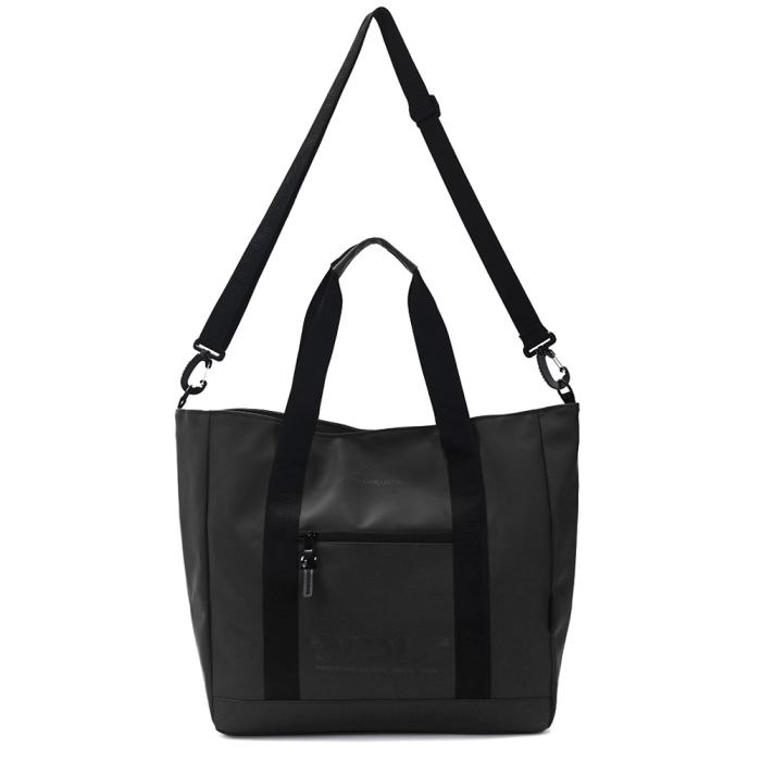 Bolso matero en tela impermeable. Manijas y cinta bandolera.Portanotebook interno. Tela impermeable